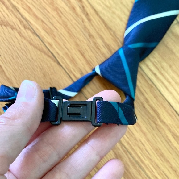 Boys size 4-7 Children’s Place navy blue clip on tie with teal & white stripes - Picture 2 of 4